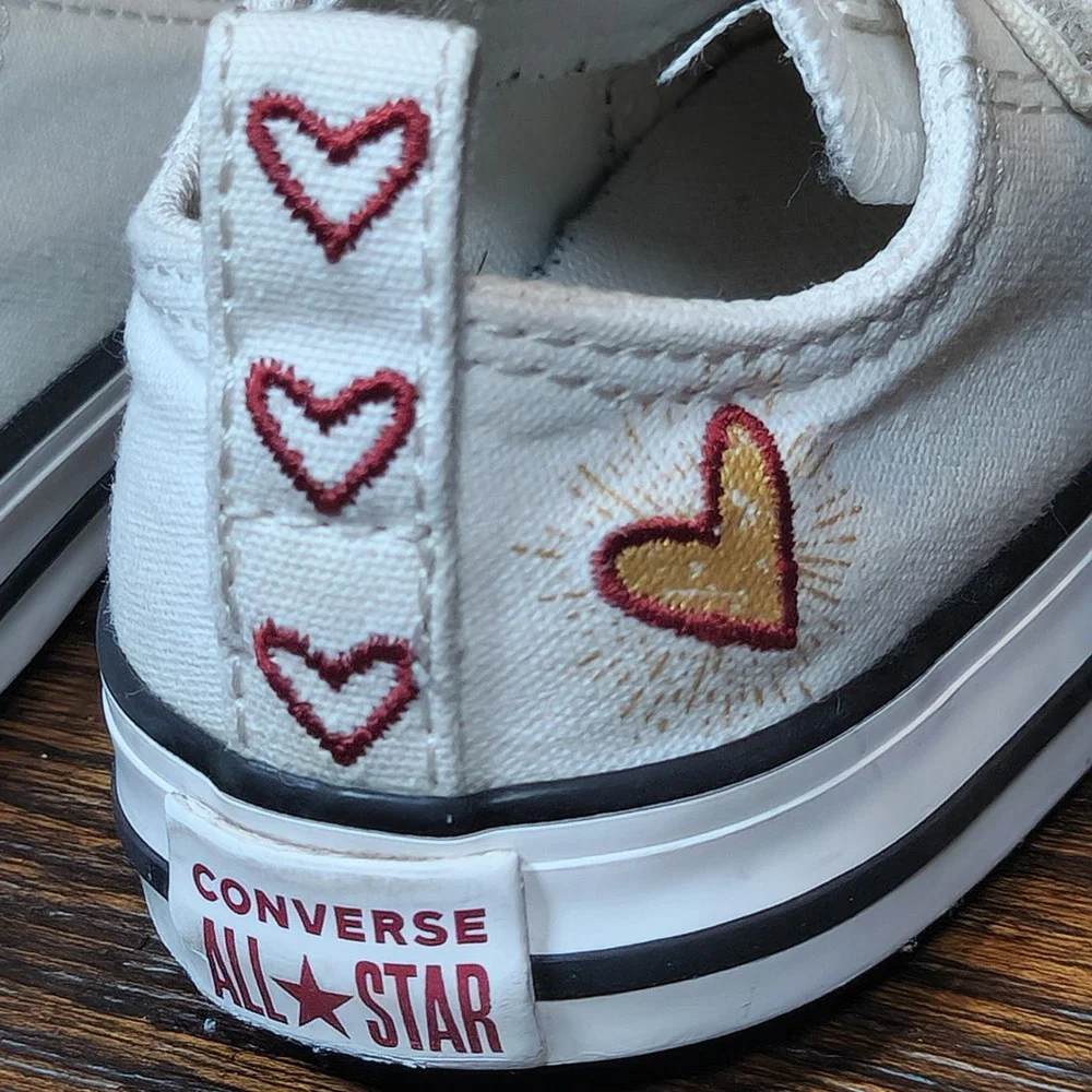 Converse Toddler Ivory Low Top Sneakers With Hearts Size 5c - Picture 2 of 10
